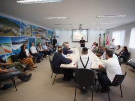 PALHOÇA REÚNE ENTIDADES PARA FORTALECER POLÍTICAS DE TURISMO NA TEMPORADA