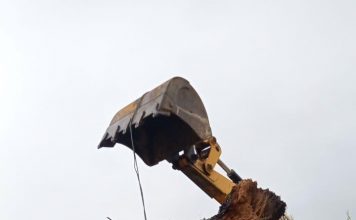 TRÉGUA DAS CHUVAS EM FLORIANÓPOLIS: EQUIPES DA PREFEITURA REALIZAM SERVIÇOS DE RECUPERAÇÃO DA INFRAESTRUTURA