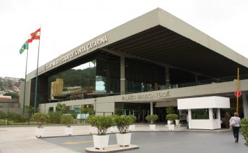 SC: ASSEMBLEIA LEGISLATIVA REPUDIA ATOS DE VIOLÊNCIA CONTRA OS PODERES DA REPÚBLICA