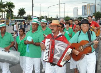 FESTEJOS DO TERNO DE REIS ENCERRAM TRADIÇÕES NATALINAS EM FLORIANÓPOLIS