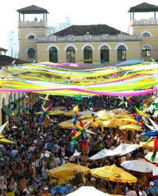 CARNAVAL EM FLORIANÓPOLIS: DESFILES DE BLOCOS ALTERAM ROTAS DE MOBILIDADE E TRÂNSITO