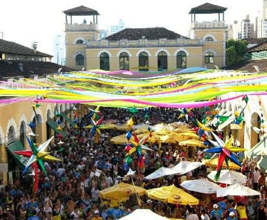 CARNAVAL EM FLORIANÓPOLIS: DESFILES DE BLOCOS ALTERAM ROTAS DE MOBILIDADE E TRÂNSITO