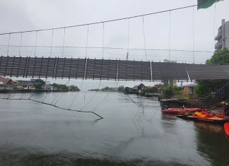 BOMBEIROS EM AÇÃO:QUEDA DE PONTE NA REGIÃO SUL DE SC DEIXA UMA PESSOA DESAPARECIDA