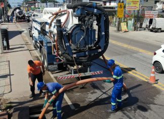 FLORIANÓPOLIS: PACTO PELO SANEAMENTO REALIZA DESOBSTRUÇÃO DE CANAIS DE DRENAGEM NO SUL DA ILHA