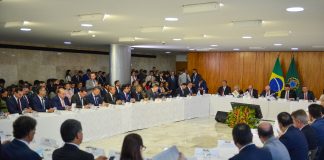 REUNIÃO COM PRESIDENTE LULA: GOVERNADOR JORGINHO MELLO DESTACA AS AÇÕES INTEGRADAS DE COMBATE À VIOLÊNCIA NAS ESCOLAS DE SC