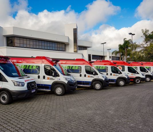 GOVERNO ENTREGA AMBULÂNCIAS PARA ATENDER O SAMU EM 21 CIDADES DE SC