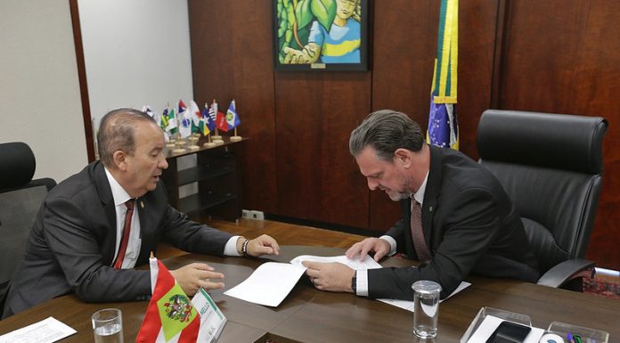 GRIPE AVIÁRIA: GOVERNO DE SC SE CONCENTRA EM BRASÍLIA PARA RETOMADA DE EXPORTAÇÕES DA CARNE DE FRANGO