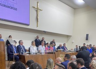 VEREADOR JOÃO COBALCHINI ASSUME A PREFEITURA DE FLORIANÓPOLIS
