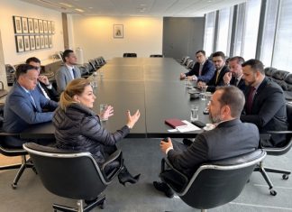 SEGURANÇA NAS ESCOLAS: PROGRAMA DE SC FIRMA PARCERIA COM MODELO DOS ESTADOS UNIDOS