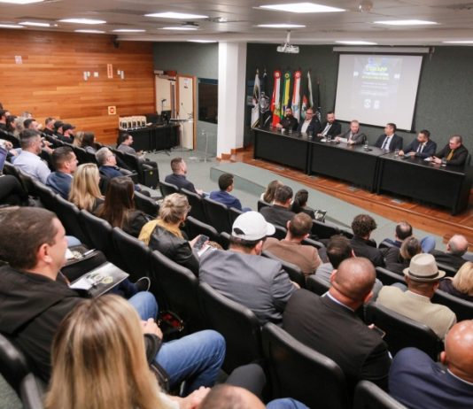CONGRESSO NA ALESC: AÇÕES DO GOVERNO FEDERAL APREENDEM CELULARES EM PRESÍDIOS