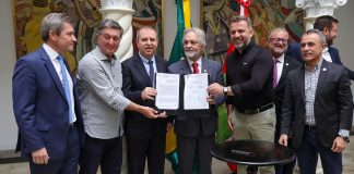 GOVERNO DO ESTADO E PREFEITURA ASSINAM CONVÊNIO PARA OBRAS DE REURBANIZAÇÃO DA PRAÇA TANCREDO NEVES EM FLORIANÓPOLIS