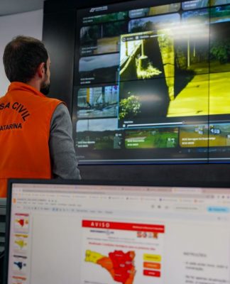 ENCHENTES EM SC: TEMPO VAI OSCILAR NO FIM DE SEMANA COM CONDIÇÕES FIRME E CHUVA FRACA