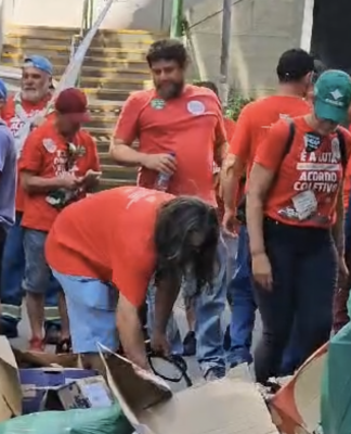 GREVE DA COMCAP: ARRUACEIROS E BADERNEIROS DO MOVIMENTO AMEAÇAM E DESCUMPREM DECISÃO JUDICIAL