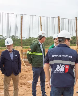 PREFEITURA COBRA AGILIDADE DA CASAN NAS OBRAS DA ESTAÇÃO DE ESGOTO EM SÃO JOSÉ