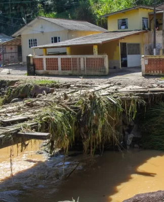 CHUVAS EM SÃO JOSÉ: FORÇA TAREFA RECUPERA INFRAESTRUTURA DO BAIRRO COLÔNIA SANTANA