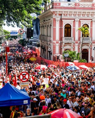 BLOCOS DE SUJOS: CARNAVAL MUDA SISTEMA DE TRÂNSITO NAS ÁREAS CENTRAIS DE FLORIANÓPOLIS