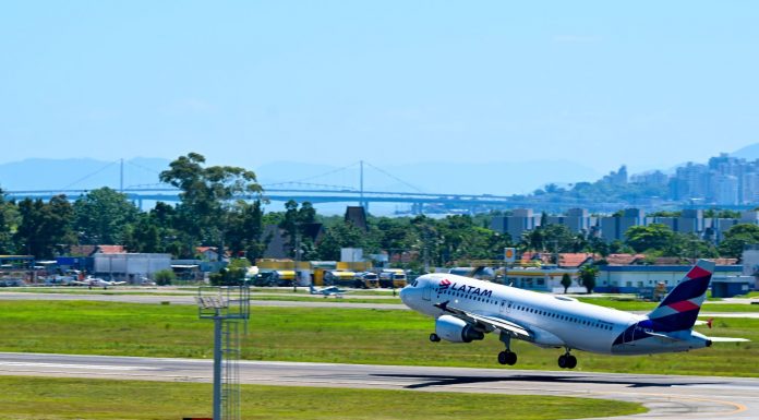 CHUVAS NO RIO GRANDE DO SUL: EMPRESAS AÉREAS OPERAM VOOS EXTRAS EM AEROPORTOS DE SANTA CATARINA