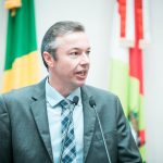 ALESC: DEPUTADO CLAMA QUE SOMENTE A “BR-102 PODERÁ ENFRENTAR O CAOS DA 101 EM SANTA CATARINA”