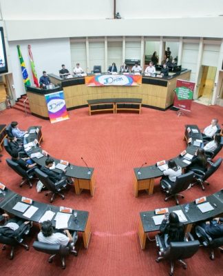 ALESC: LEGISLATURA “DEPUTADO JOVEM” APROVA PROJETOS E ALTERAÇÕES DE LEIS EM SC