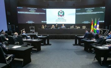 “ALESC ITINERANTE” EM JOINVILLE: SAÚDE PÚBLICA SOB APROVAÇÃO E DEBATES