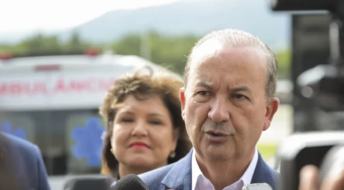 JORGINHO MELLO ABRE ENCONTRO DO PROCON E ENTREGA ARMAMENTO PESADO PARA POLÍCIA CIVIL