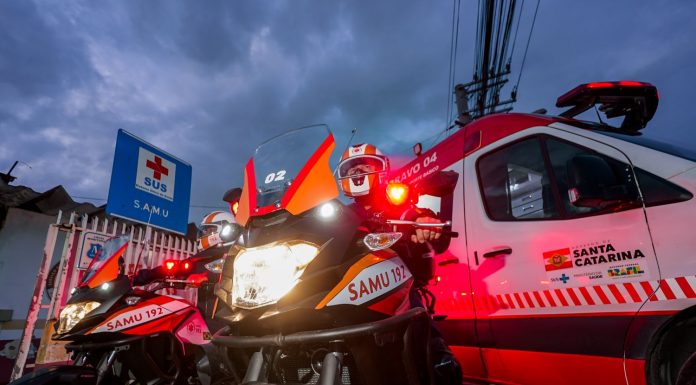 RAPIDEZ NO TRÂNSITO: EMERGÊNCIA EM SAÚDE DO SAMU É EQUIPADO COM MOTOS EM SC