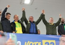 BOLSONARO AFIRMA QUE “FRECCIA DEU UMA FLECHADA EM TUDO QUE É RUIM EM PALHOÇA”