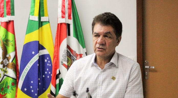 PRISÃO DE CLESIO SALVARO: PREFEITO DE CRICIÚMA É APONTADO COMO PEÇA-CHAVE NO ESQUEMA DE FUNERÁRIAS