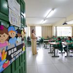 “ESPERA DE 16 ANOS”: GOVERNO DE SANTA CATARINA PROMOVE A RESTAURAÇÃO DA TABELA SALARIAL DOS PROFESSORES