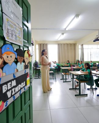 “ESPERA DE 16 ANOS”: GOVERNO DE SANTA CATARINA PROMOVE A RESTAURAÇÃO DA TABELA SALARIAL DOS PROFESSORES