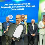 GOVERNO DE SANTA CATARINA ANUNCIA EXPANSÃO DE ESTAÇÕES DE ABASTECIMENTO PARA CARROS ELÉTRICOS E HÍBRIDOS