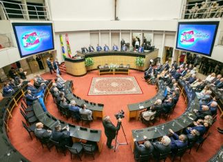 CONSTITUINTES DE 1989 SÃO HOMENAGEADOS PELA ASSEMBLEIA LEGISLATIVA DE SANTA CATARINA