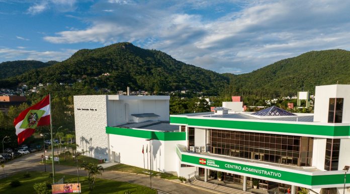 GOVERNO DE SANTA CATARINA PAGA 13o. E ANTECIPA QUITAÇÃO DE SALÁRIOS DE DEZEMBRO