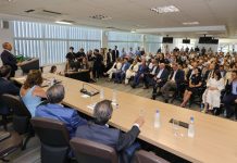 POSSE NA FECAM: GOVERNADOR JROGINHO MELLO REAFIRMA PARCERIA DO ESTADO COM OS MUNICÍPIOS CATARINENSES