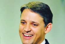 MESTRE EM ADMINISTRAÇÃO PÚBLICA ASSUME A SECRETARIA DA EDUCAÇÃO DE FLORIANÓPOLIS Thiago Peixoto, novo secretário da Educação de Florianópolis.