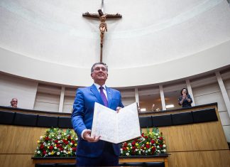 POSSE EM FLORIANÓPOLIS: MOBILIDADE E SANEAMENTO SÃO PRIORIDADES DO PREFEITO TOPAZIO NETO