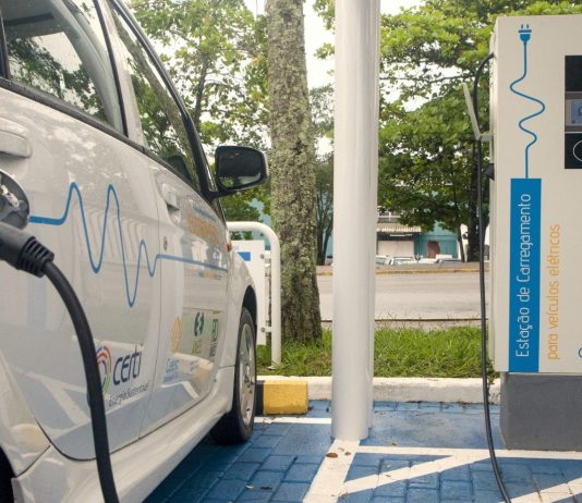 CELESC ABRE CHAMADA PÚBLICA PARA INSTALAÇÃO DE ESTAÇÕES DE RECARGA DE CARROS ELÉTRICOS