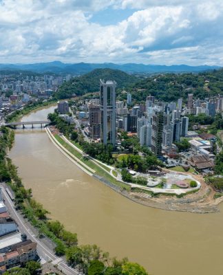 ESTABILIDADE ECONÔMICA EM SC: REGIÃO DO VALE DO ITAJAÍ ABRE MAIS DE 74 MIL EMPRESAS