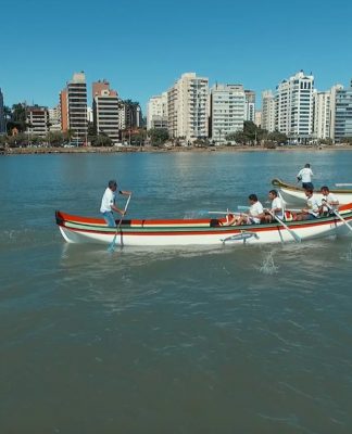 ANIVERSÁRIO DE FLORIANÓPOLIS: DOMINGO VAI TER CORRIDA DE CANOA A REMO NA AVENIDA BEIRA MAR NORTE