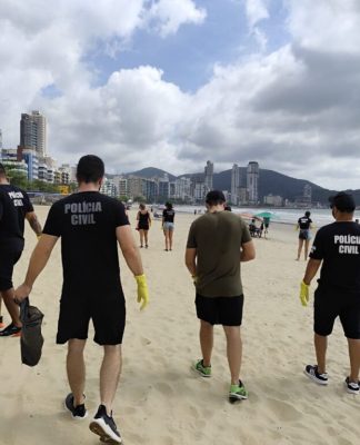 OPERAÇÃO PRAIAS LIMPAS NA CAPITAL: POLÍCIA CIVIL E PARCEIROS PROMOVEM MUTIRÃO NO BALNEÁRIO DE CANASVIEIRAS