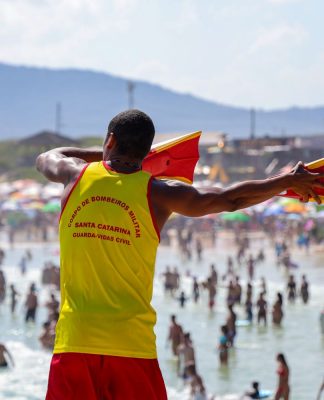 CORPO DE BOMBEIROS MILITAR: MAIS DE 3.600 VIDAS SALVAS NA ALTA TEMPORADA DE VERÃO EM SANTA CATARINA