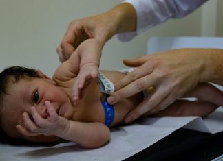 PREVENÇÃO AO CÂNCER: MATERNIDADES SÃO OBRIGADAS A REALIZAR “TESTE DO OLHINHO” EM RECÉM-NASCIDOS