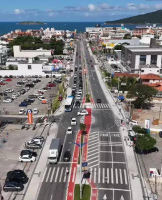 PREFEITO TOPAZIO NETO INAUGURA PRAÇA E VIAS REVITALIZADAS EM INGLESES