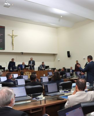 ROMBO DE R$ 8 BILHÕES: APROVADA REFORMA DA PREVIDÊNCIA MUNICIPAL DE FLORIANÓPOLIS