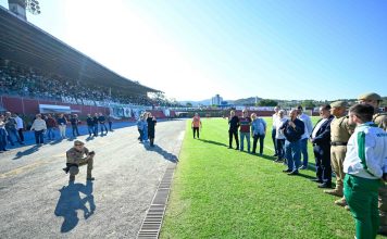 BLUMENAU: GOVERNADOR JORGINHO MELLO PRESTIGIA REABERTURA DO COMPLEXO ESPORTIVO DO SESI