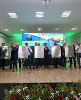 GOVERNADOR JORGINHO MELLO PERCORRE 17 REGIÕES COM O PROGRAMA “SC LEVADA A SÉRIO – PRESTANDO CONTAS”