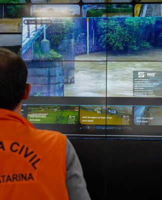 DEFESA CIVIL: TREINAMENTO SOBRE AÇÕES DE EMERGÊNCIA CONTRA ENCHENTES EM SÃO JOSÉ