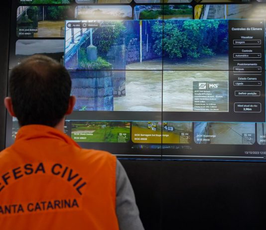 DEFESA CIVIL: TREINAMENTO SOBRE AÇÕES DE EMERGÊNCIA CONTRA ENCHENTES EM SÃO JOSÉ