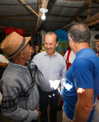 PESCADORES ARTESANAIS DE FLORIANÓPOLIS COMEMORAM A ABERTURA DA SAFRA DA TAINHA