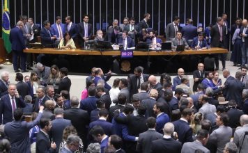 FIESC REJEITA AUMENTO NO NÚMERO DE DEPUTADOS: “MAIS UM MAU EXEMPLO DO CONGRESSO”